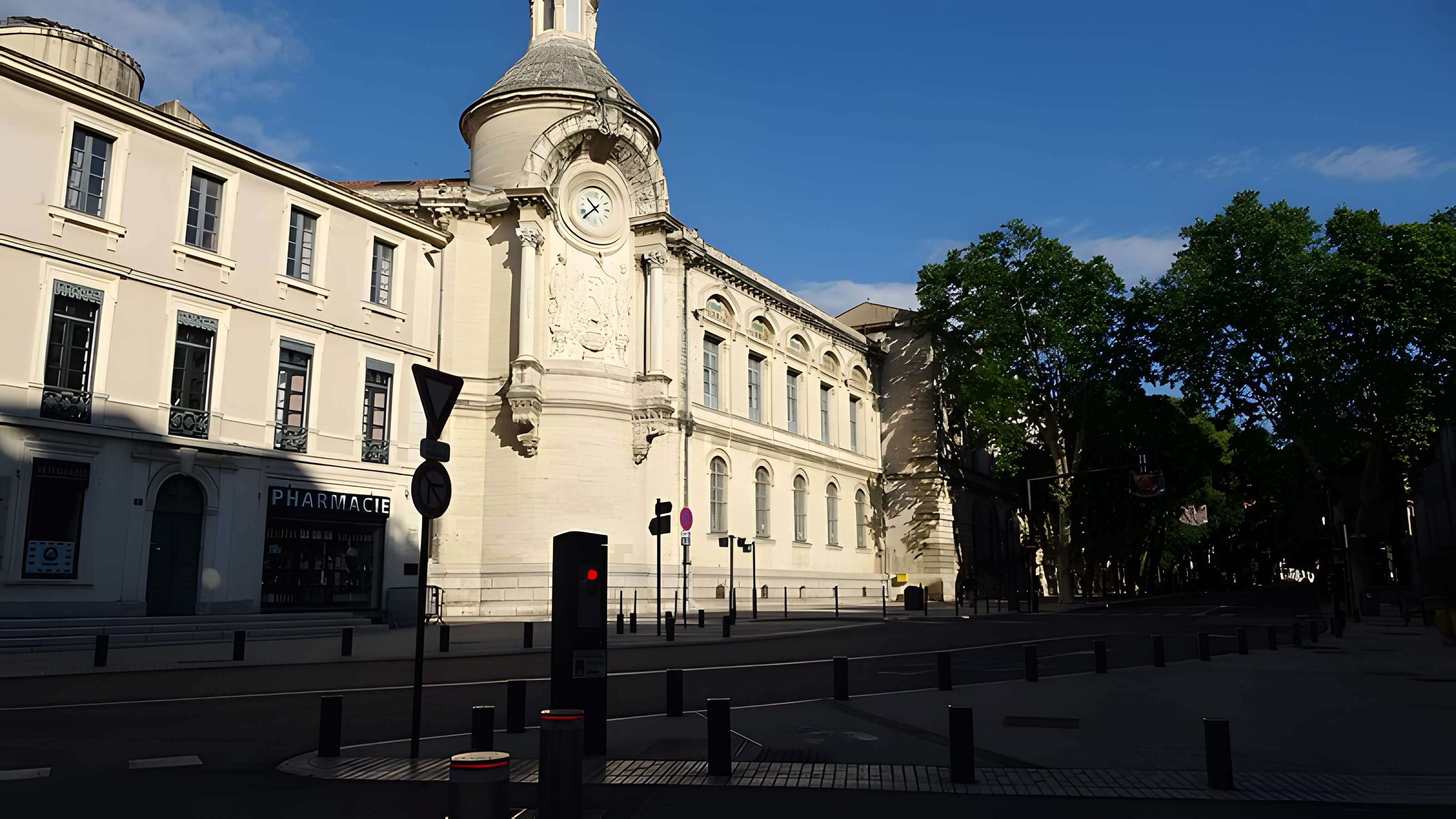 Lycée Alphonse-Daudet de Nîmes