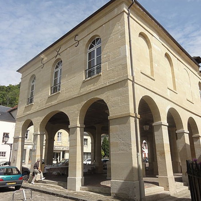 Photo de Mairie et marché couvert de La Roche-Guyon