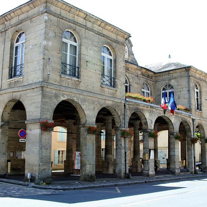 Photo de Mairie et marché couvert de La Roche-Guyon