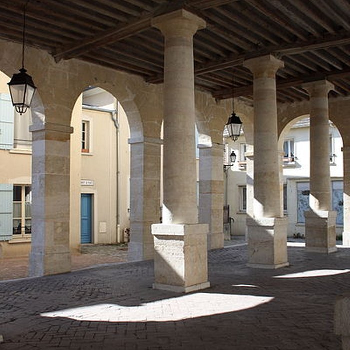 Photo de Mairie et marché couvert de La Roche-Guyon