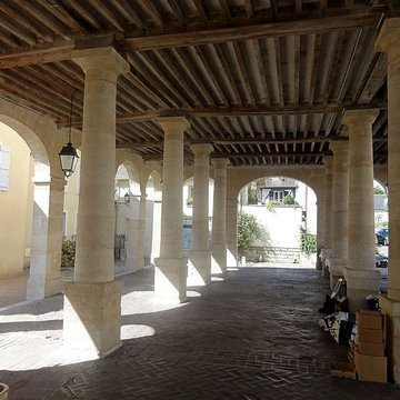 Mairie et marché couvert de La Roche-Guyon