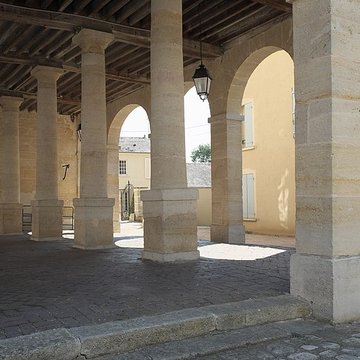 Mairie et marché couvert de La Roche-Guyon