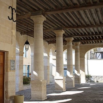 Mairie et marché couvert de La Roche-Guyon
