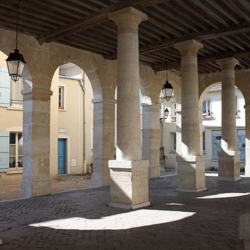 Mairie et marché couvert de La Roche-Guyon