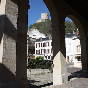 Mairie et marché couvert de La Roche-Guyon