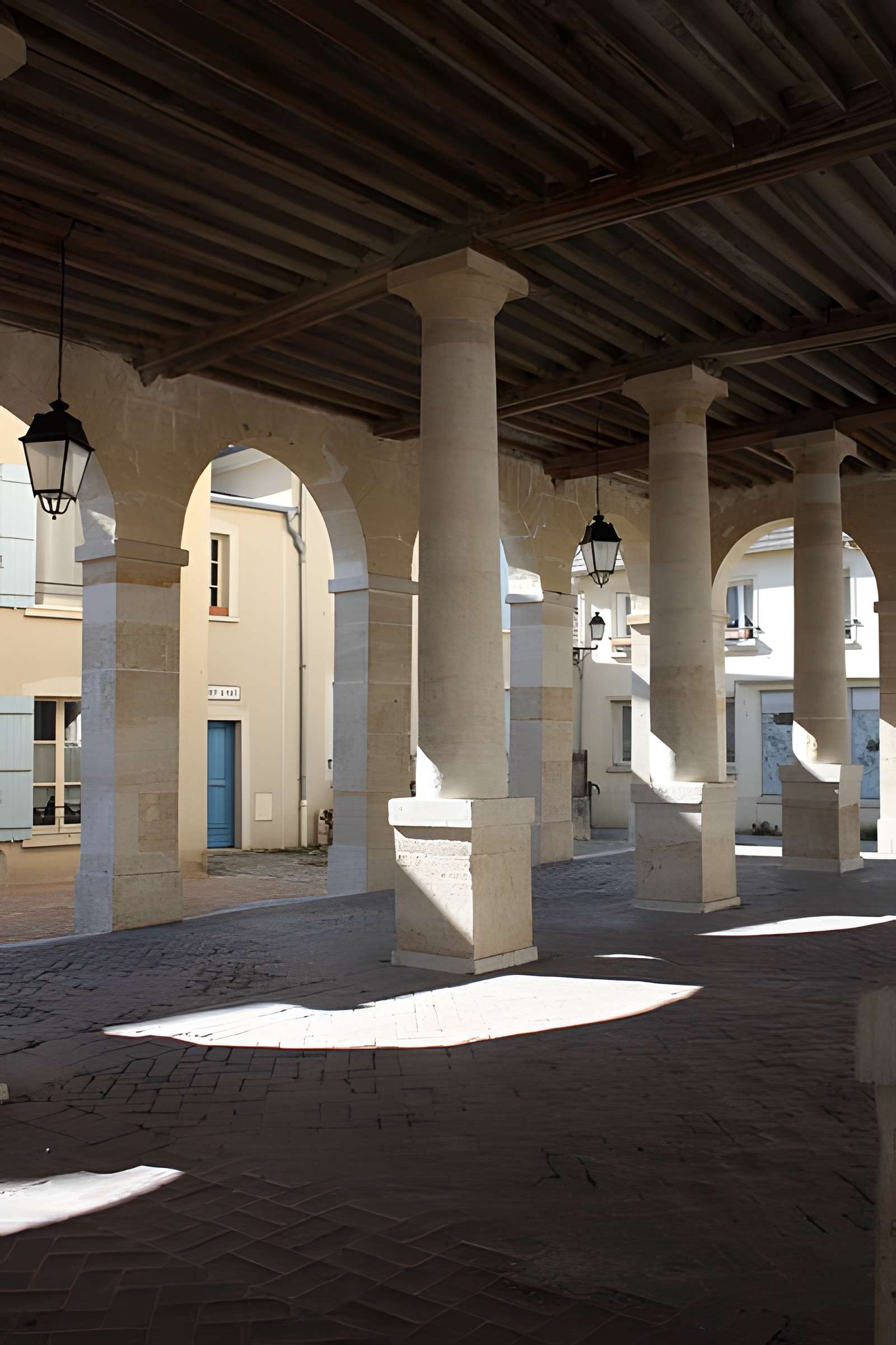 Mairie et marché couvert de La Roche-Guyon