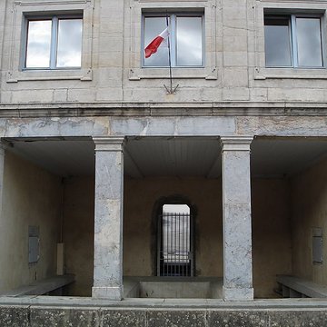 Mairie-lavoir de Gennes