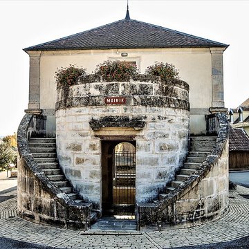 Mairie-lavoir de Gennes