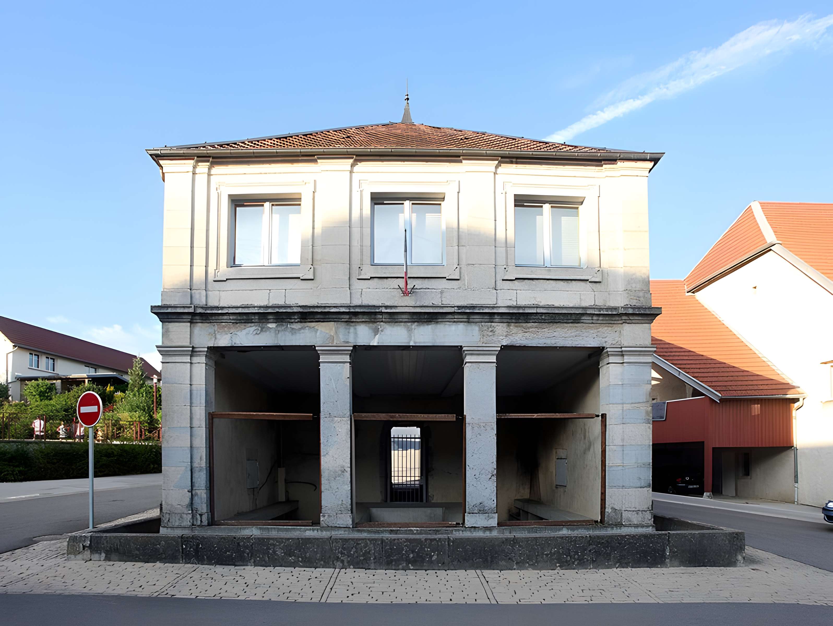 Mairie-lavoir de Gennes