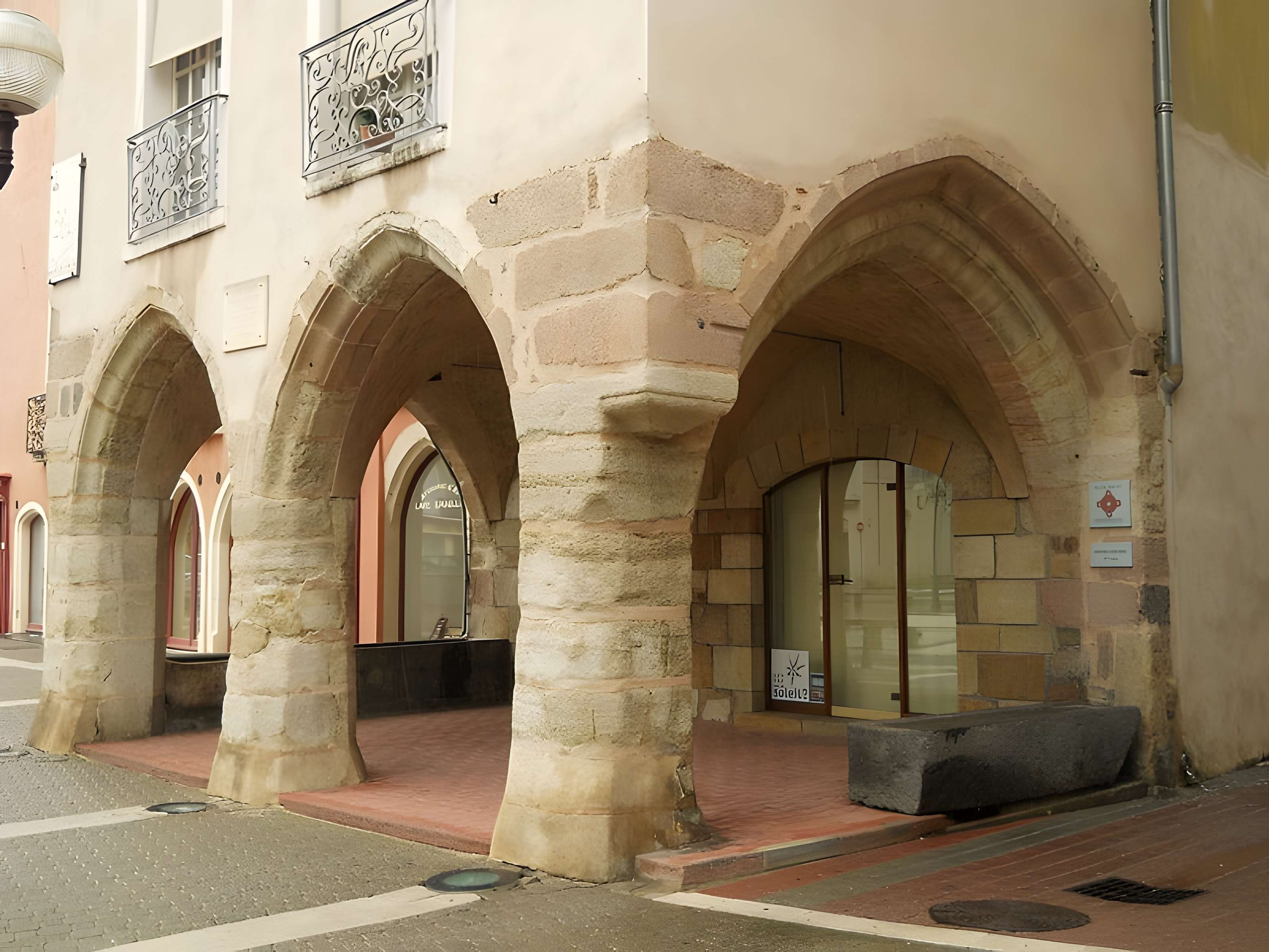 Maison à arcades à Issoire 