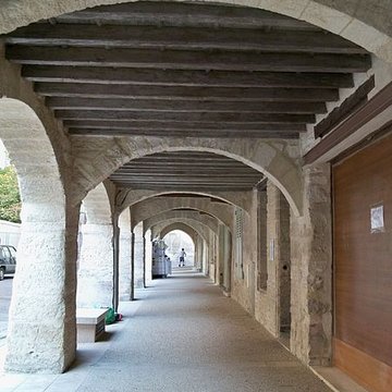 Maison à arcades Place de lÉglise à Villeneuve-lès-Avignon