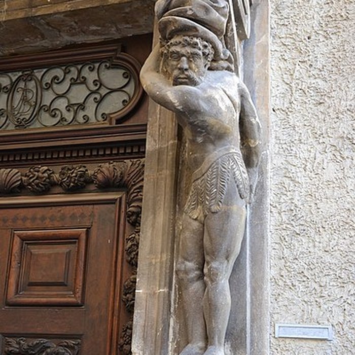 Photo de Maison à cariatides Rue des Marins à Carpentras