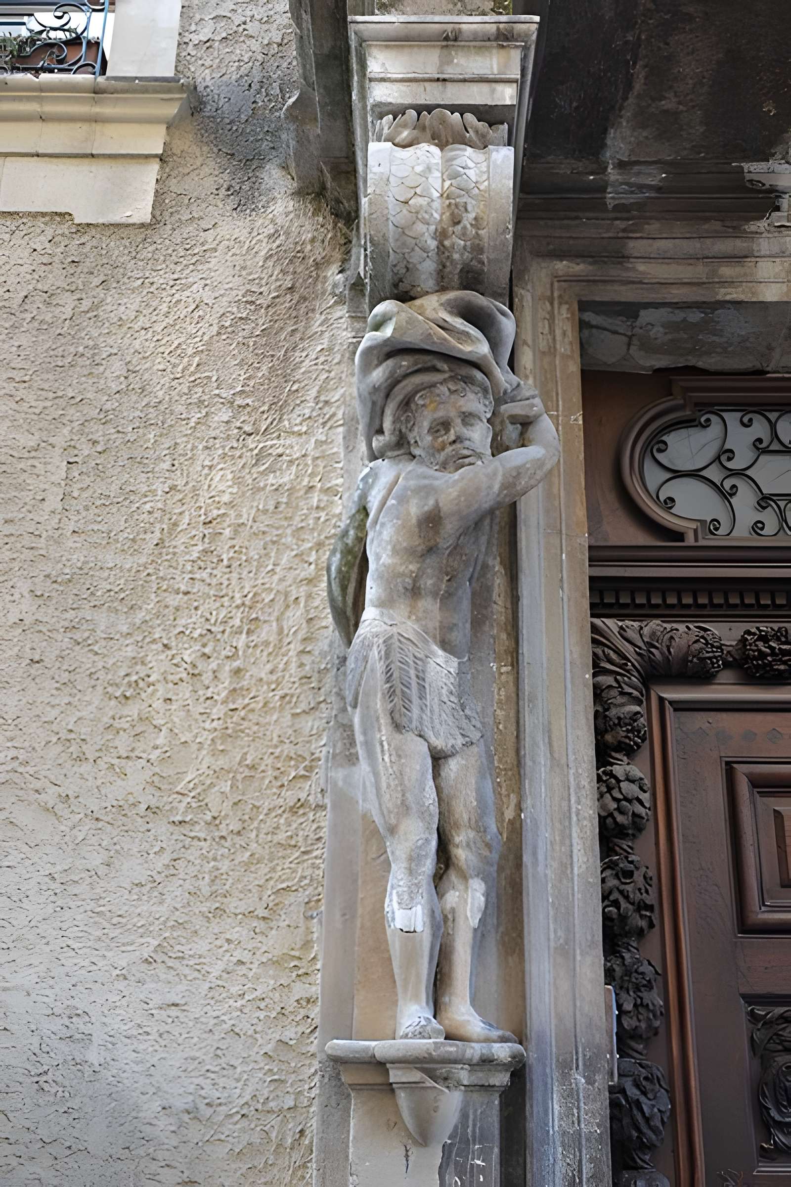 Maison à cariatides Rue des Marins à Carpentras