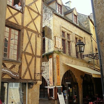 Maison à colombages, 5 Rue des Armes à Sarlat-la-Canéda