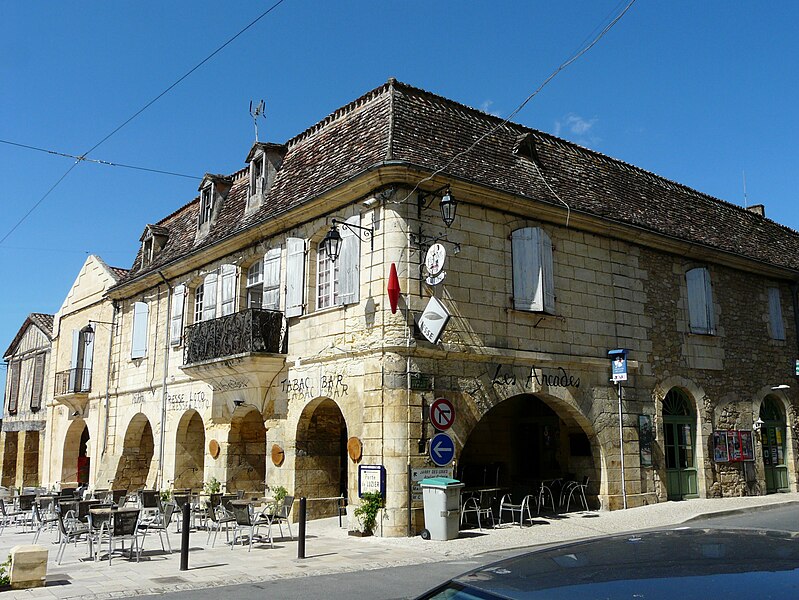 Maison à cornière, 16 Place Jean-Moulin à Beaumont-du-Périgord