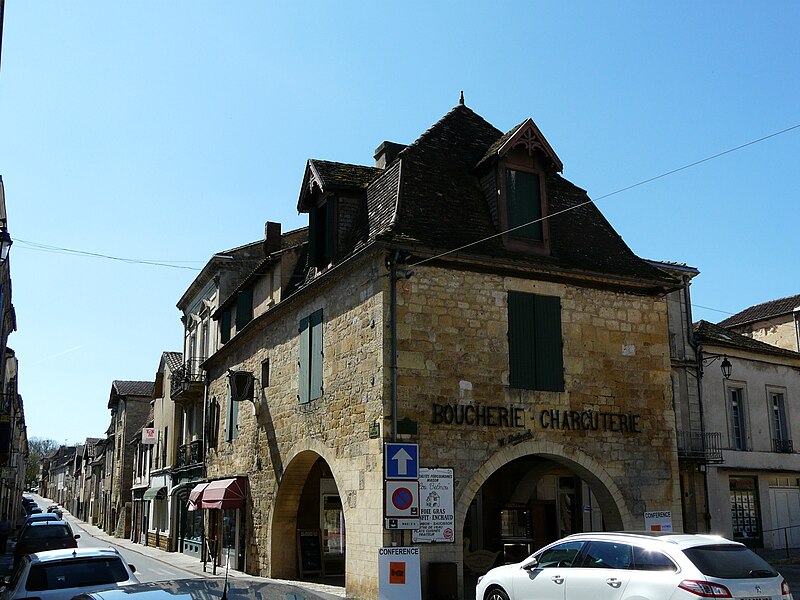 Maison à cornière, 2 Place Jean-Moulin à Beaumont-du-Périgord