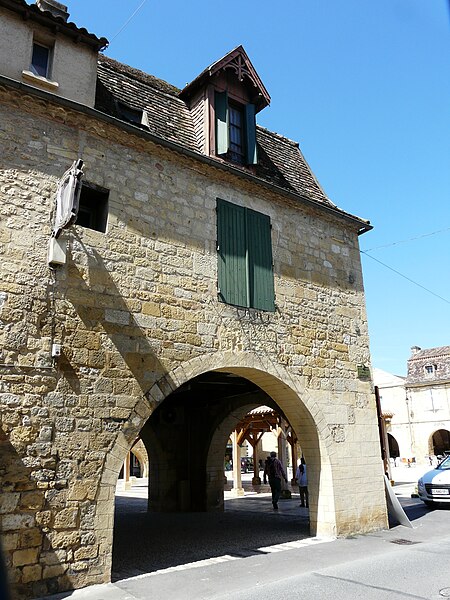 Maison à cornière, 2 Place Jean-Moulin à Beaumont-du-Périgord