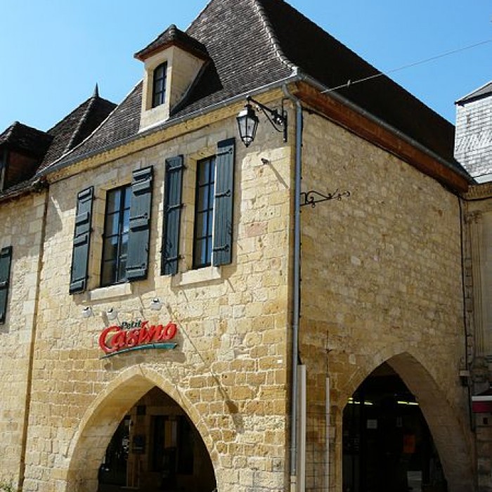 Photo de Maison à cornière, 8 Place Jean-Moulin à Beaumont-du-Périgord