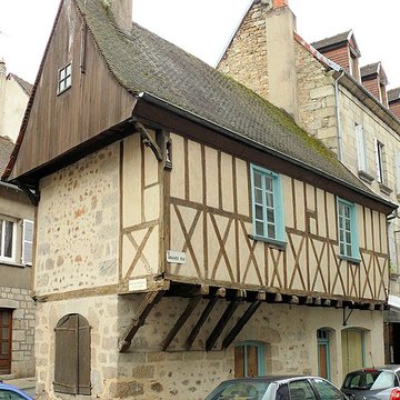 maison a pans de bois et encorbellement a aubusson