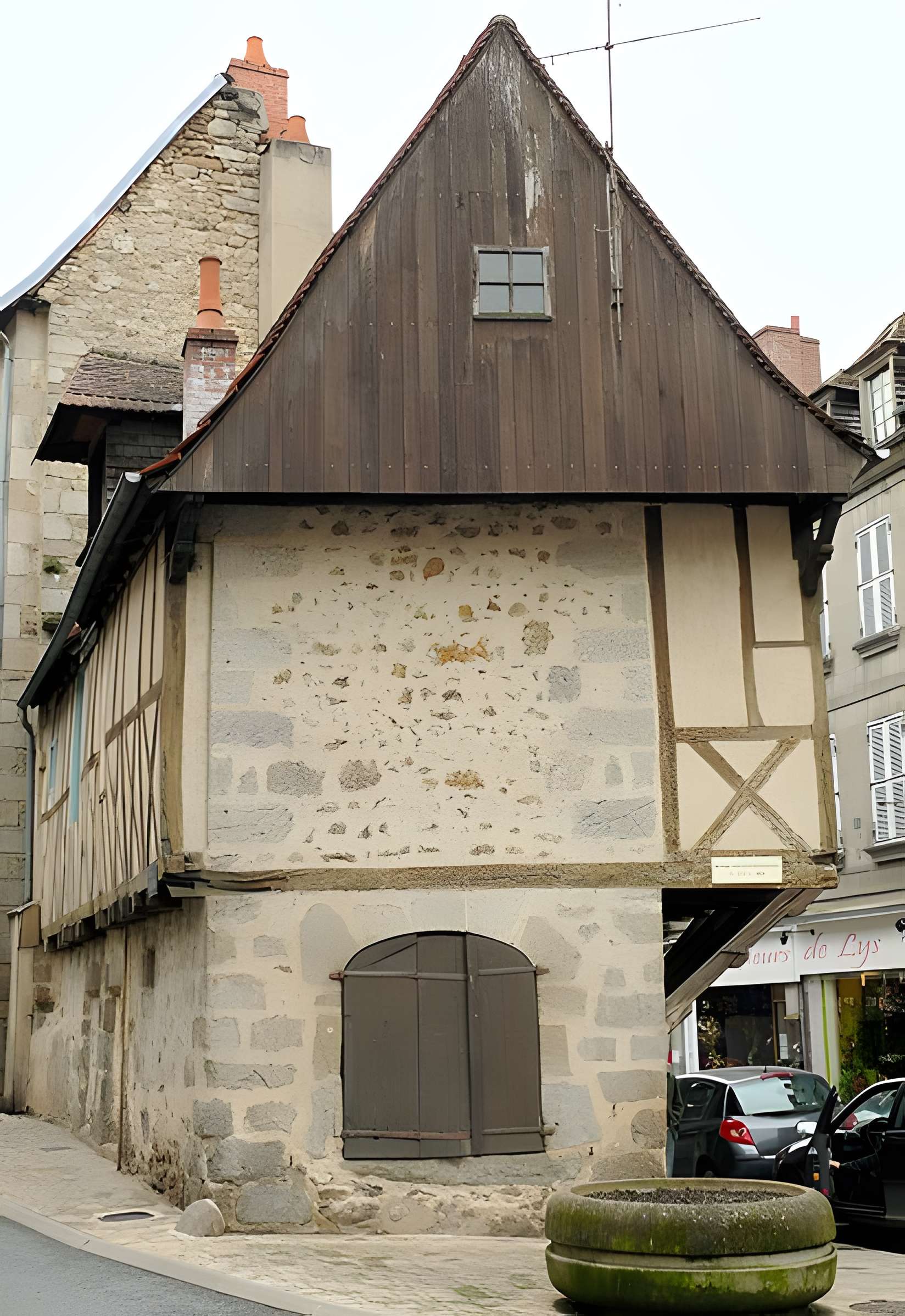 Maison à pans de bois et encorbellement à Aubusson