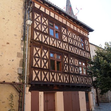 maison a pans de bois 12 rue de la fontaine guimard a confolens