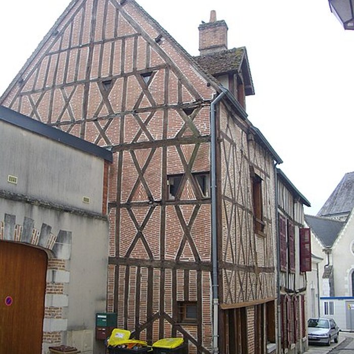 Photo de Maison à pans de bois, 12 Rue du Pont à Romorantin-Lanthenay