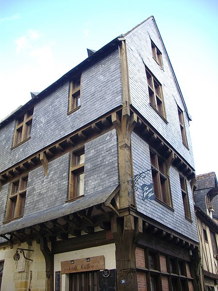 Maison à pans de bois, 34 Rue Voltaire à Chinon