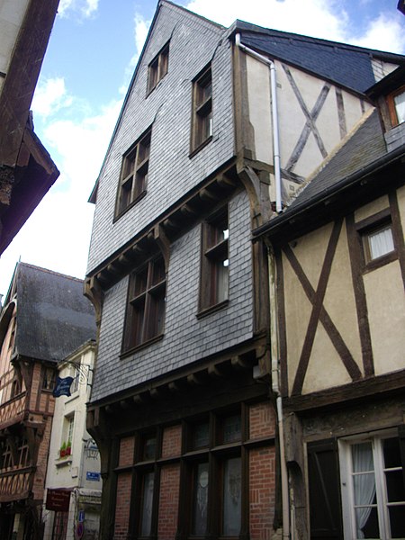 Maison à pans de bois, 34 Rue Voltaire à Chinon