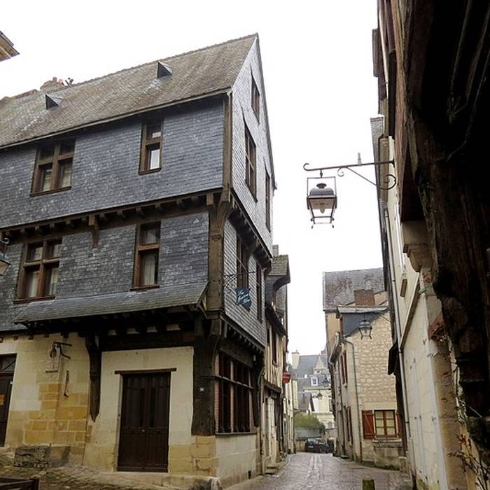 Photo de Maison à pans de bois, 34 Rue Voltaire à Chinon