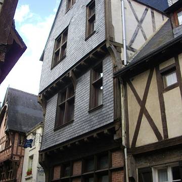 Maison à pans de bois, 34 Rue Voltaire à Chinon