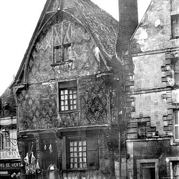 Maison à pans de bois, 4 Rue Paul-Louis-Courier à Luynes