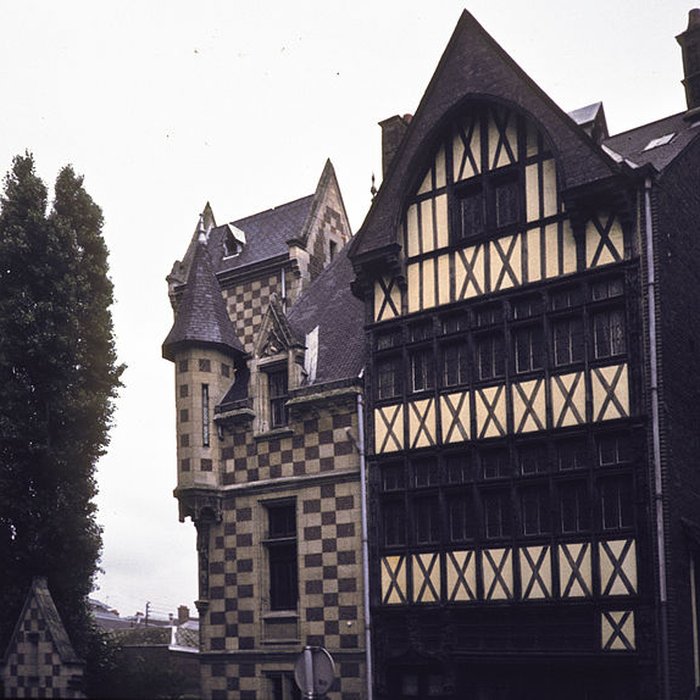 Photo de Maison à pans de bois, 5 Rue Eugène-Dutuit à Rouen