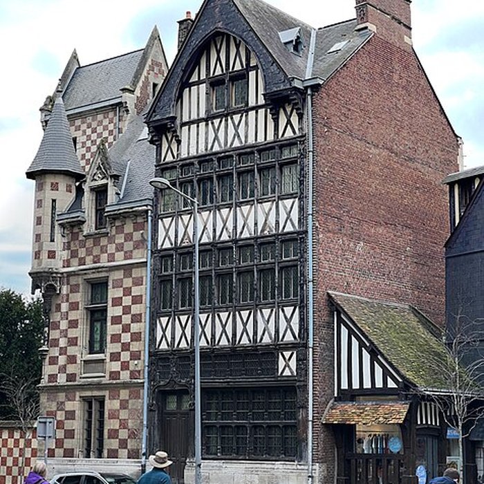 Photo de Maison à pans de bois, 5 Rue Eugène-Dutuit à Rouen