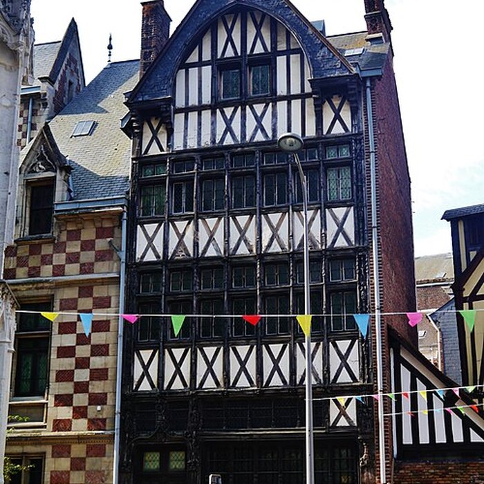 Photo de Maison à pans de bois, 5 Rue Eugène-Dutuit à Rouen
