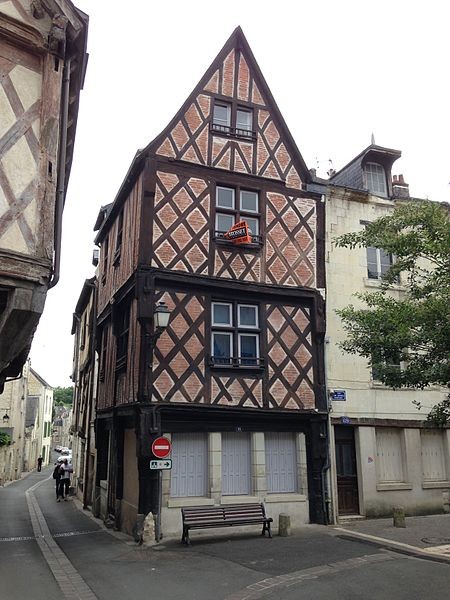 Photo de Maison à pans de bois, 71 Rue Jean-Jacques-Rousseau à Chinon