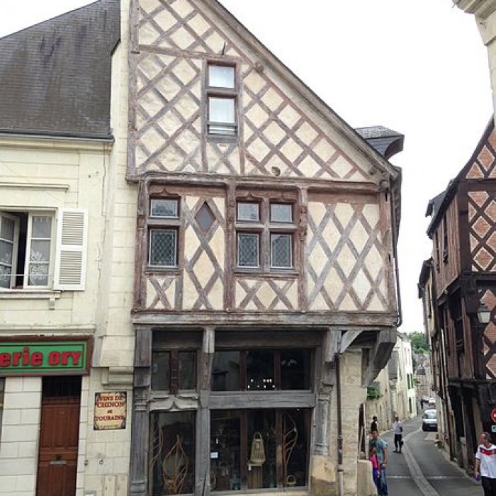 Photo de Maison à pans de bois, 73 Rue Jean-Jacques-Rousseau à Chinon