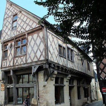 Maison à pans de bois, 73 Rue Jean-Jacques-Rousseau à Chinon