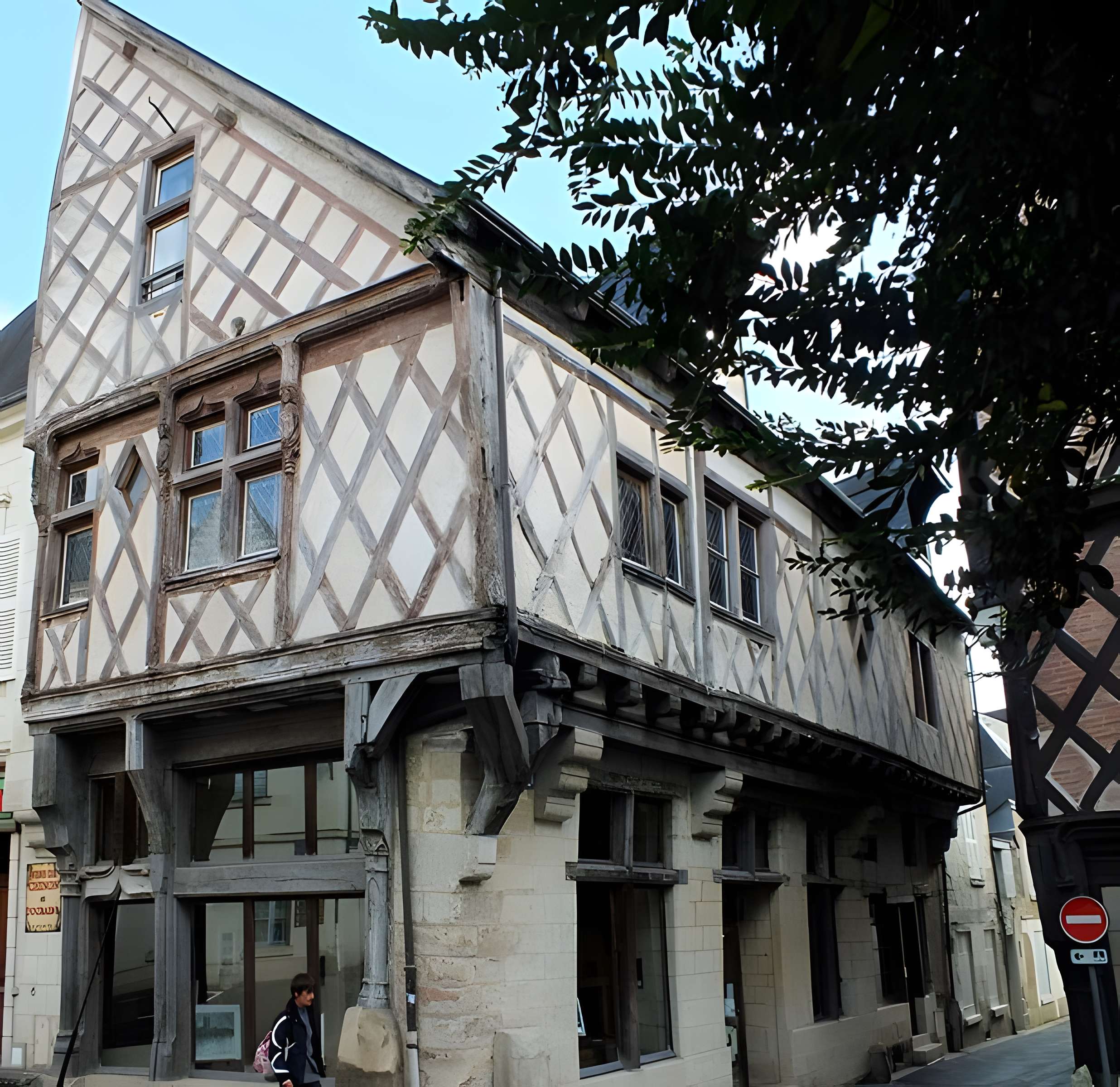 Maison à pans de bois, 73 Rue Jean-Jacques-Rousseau à Chinon