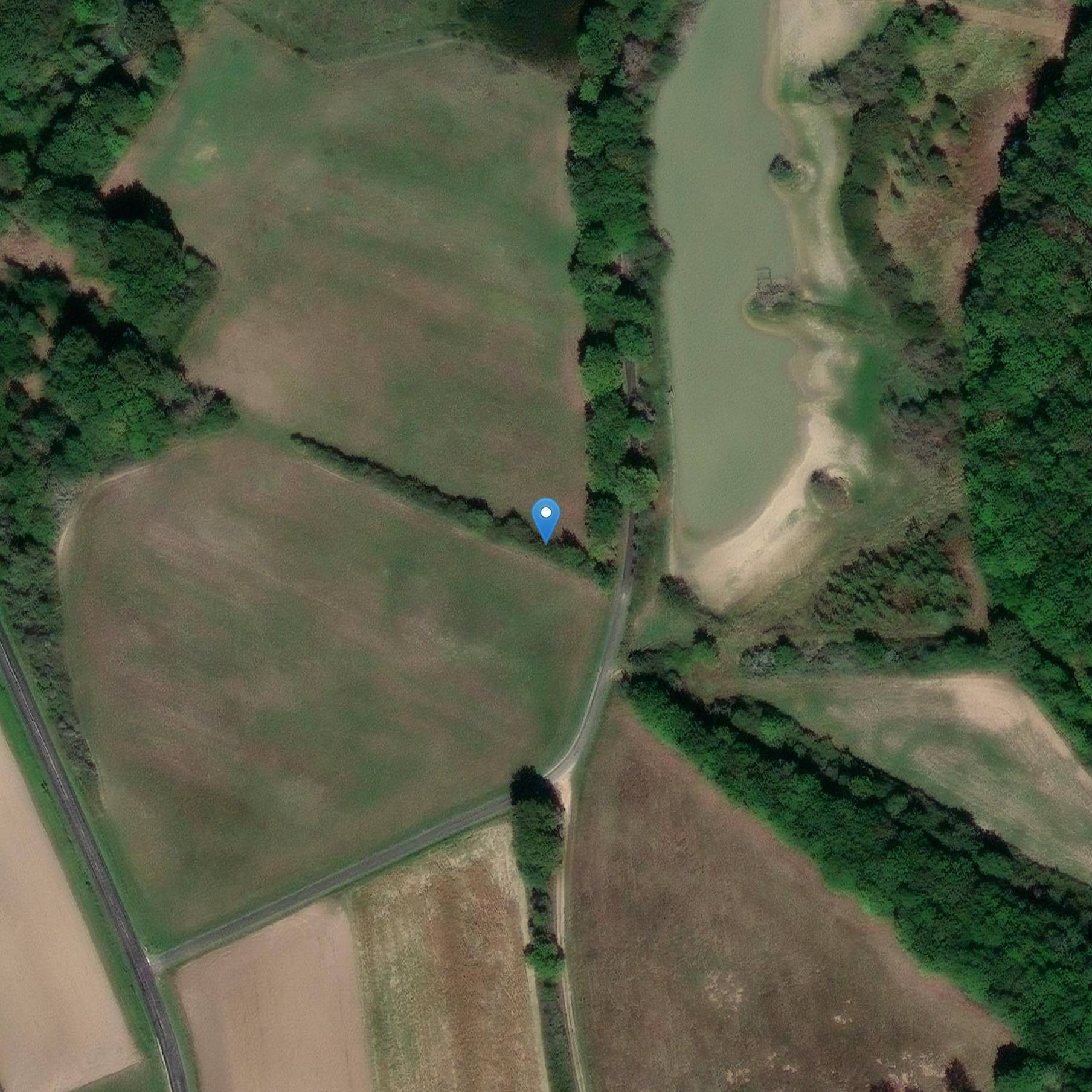 Photo de Wooden house, Place de l'Église in Fontaines-en-Sologne