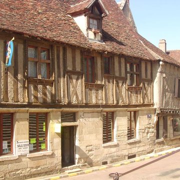 Maison à pans de bois, Place du Vieux-marché à Donzy