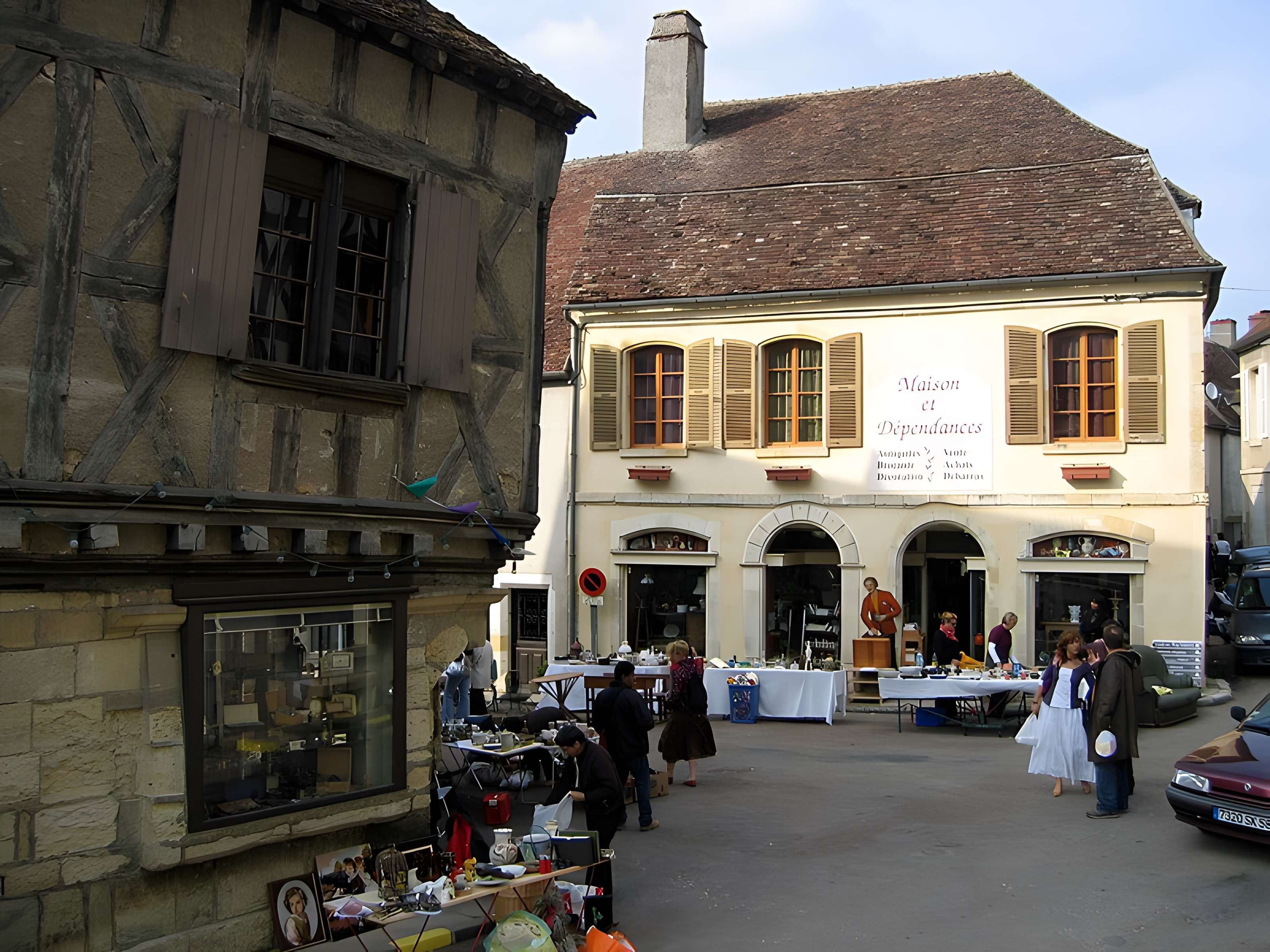 Maison à pans de bois, Place du Vieux-marché à Donzy
