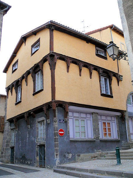 Photo de Maison à pans de bois, Rue de Bouillon à Maringues