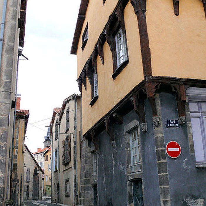 Photo de Maison à pans de bois, Rue de Bouillon à Maringues