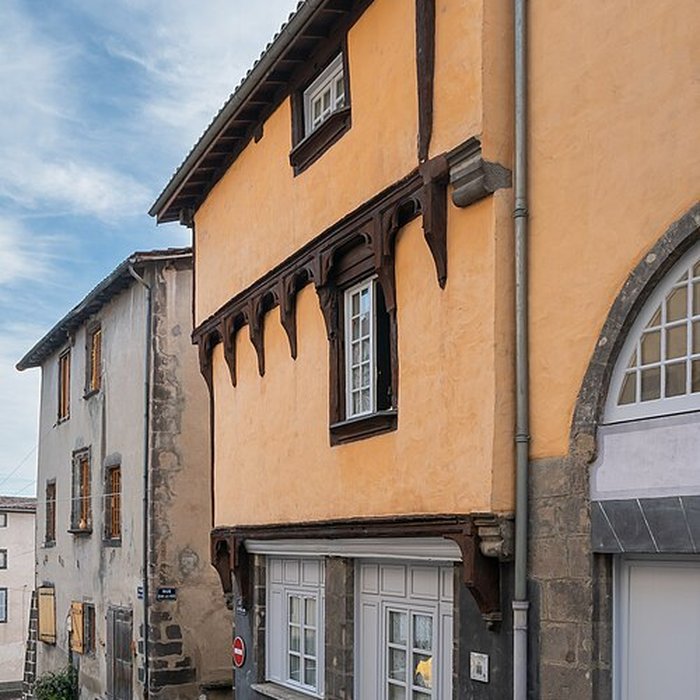 Photo de Maison à pans de bois, Rue de Bouillon à Maringues