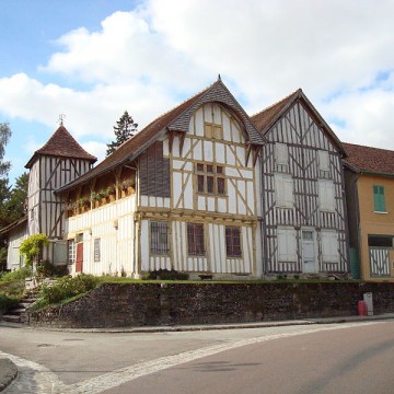 maison a pans de bois rue du gillard a chavanges
