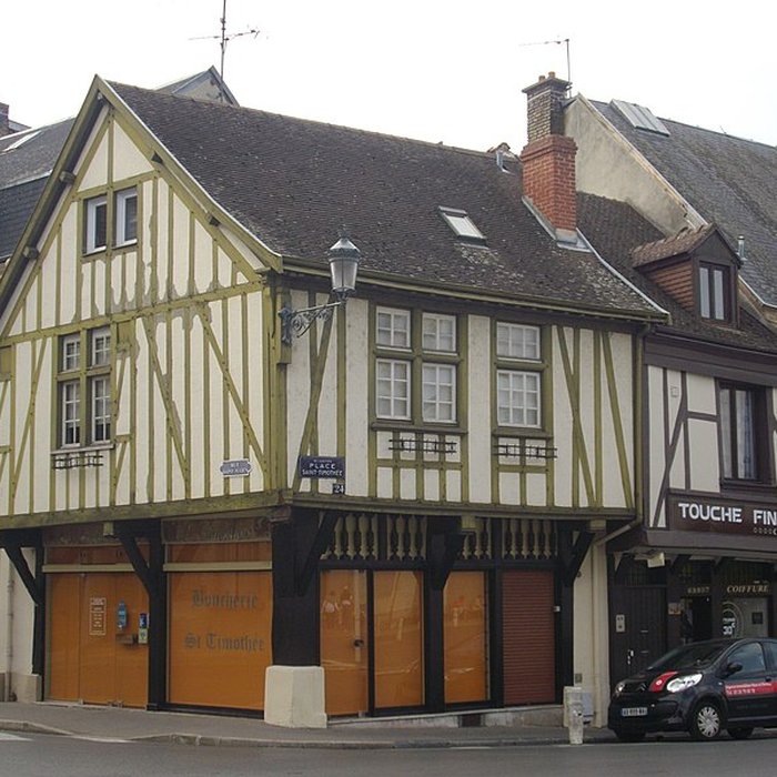 Photo de Maison à pans de bois, Rue Saint-Julien à Reims