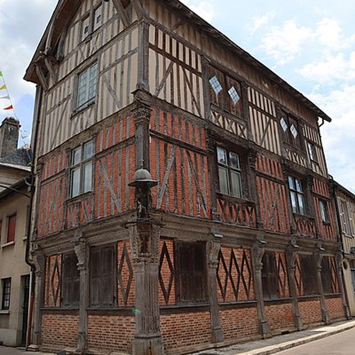 Photo de Maison à pans de bois, Rue Victor-Hugo à Bar-sur-Seine
