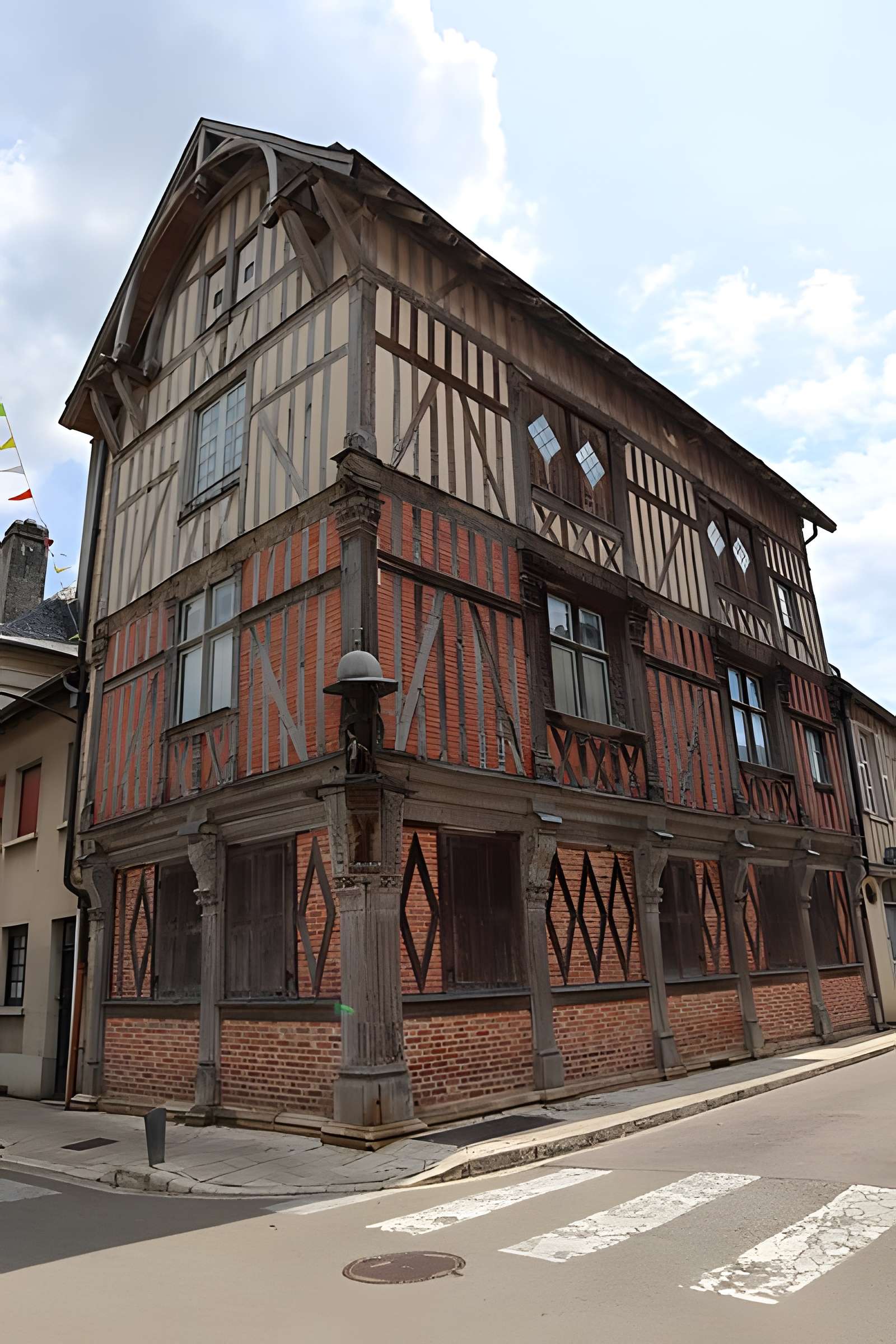 Maison à pans de bois, Rue Victor-Hugo à Bar-sur-Seine