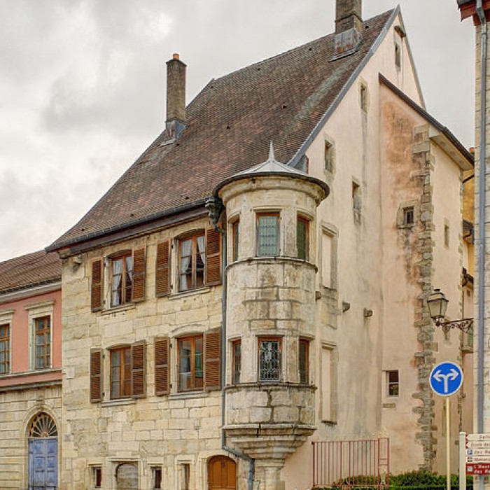 Photo de Maison à tourelle à Delle
