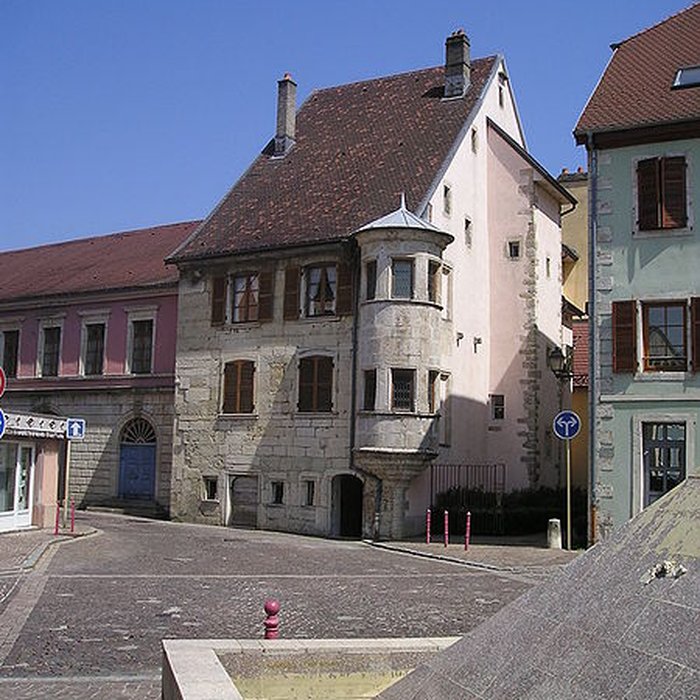 Photo de Maison à tourelle à Delle